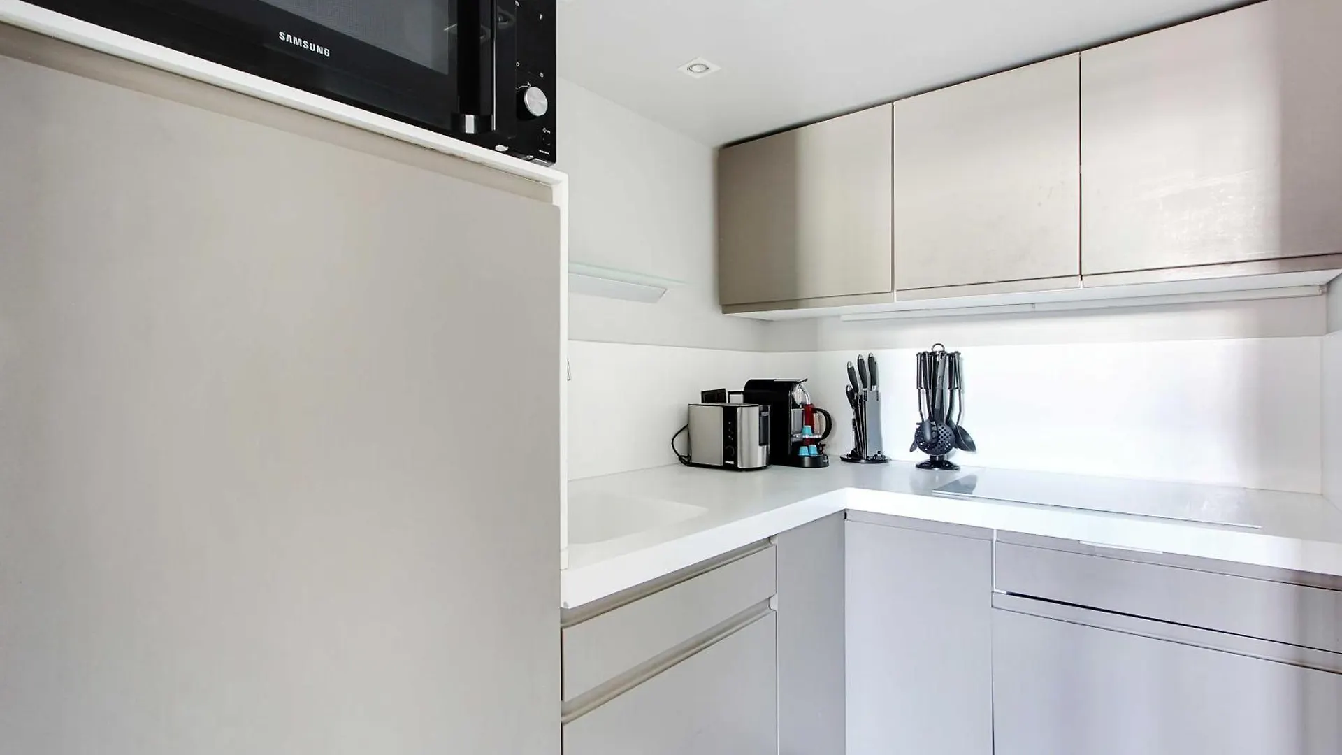 Magnificent Apartment - 2Br 7P - Jardin Herold Paris Frankrig